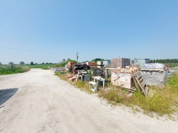 terreno edificabile in vendita a Luzzara