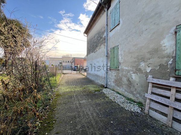 casa semindipendente in vendita a Luzzara in zona Villarotta