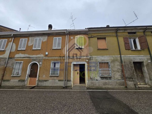 casa semindipendente in vendita a Luzzara