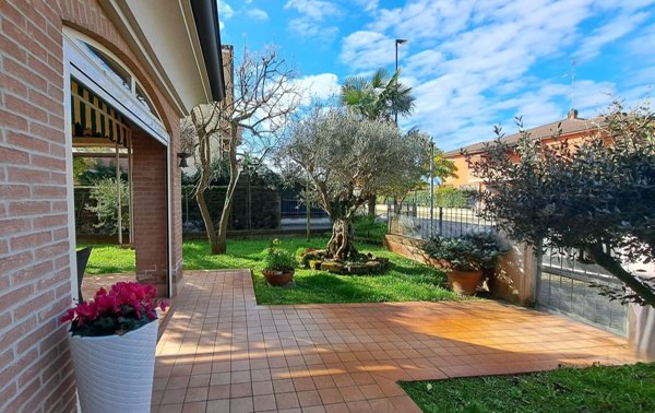 casa semindipendente in vendita a Luzzara