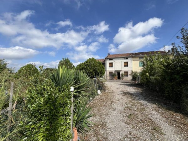 casa indipendente in vendita a Luzzara