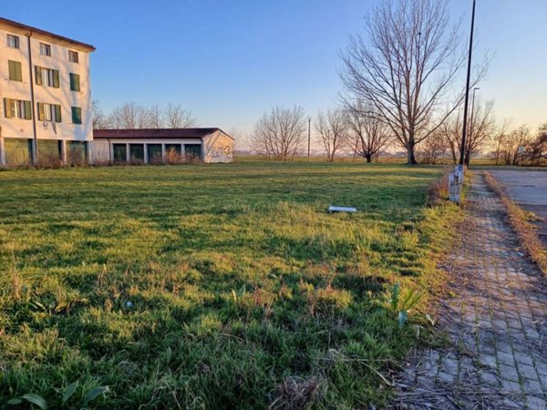terreno agricolo in vendita a Luzzara in zona Villarotta