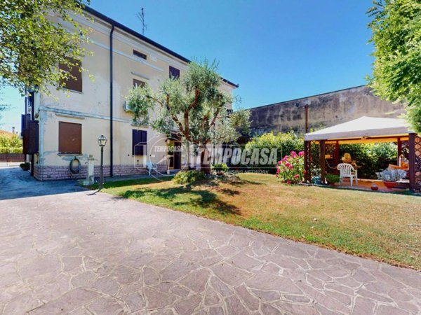 casa indipendente in vendita a Luzzara in zona Villarotta