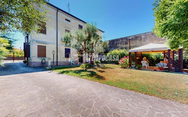 casa indipendente in vendita a Luzzara in zona Villarotta