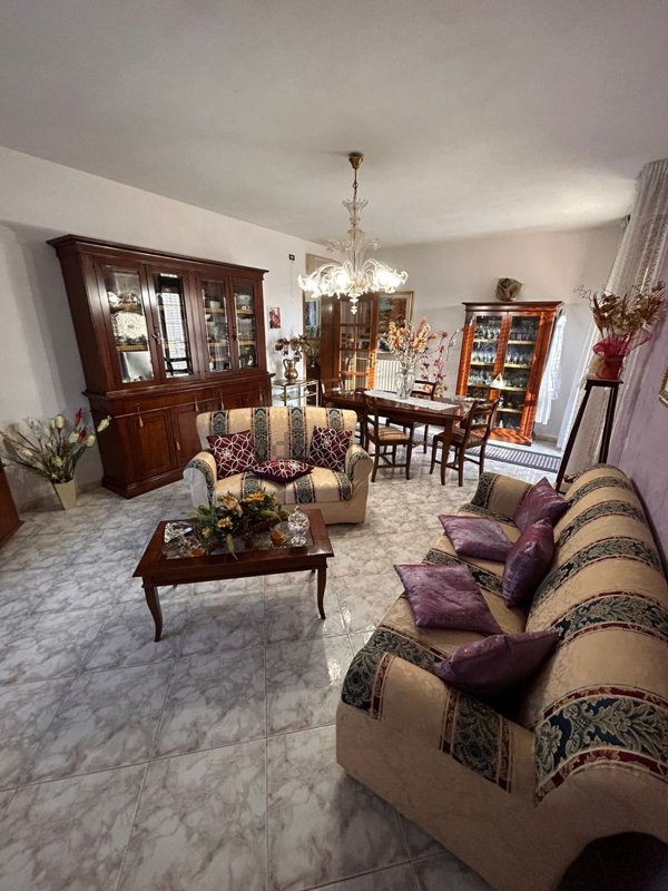 casa indipendente in vendita a Luzzara