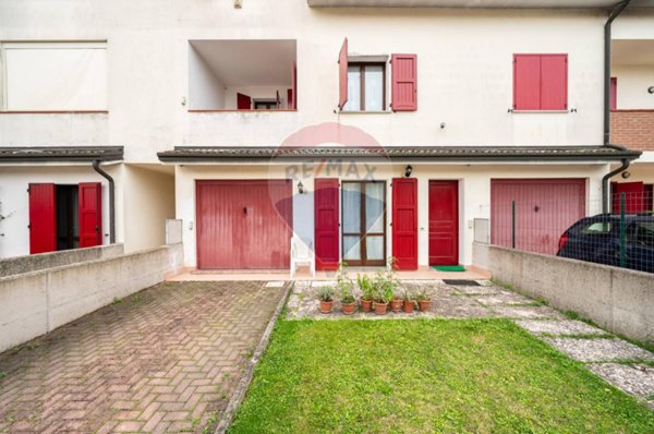 casa indipendente in vendita a Luzzara in zona Casoni