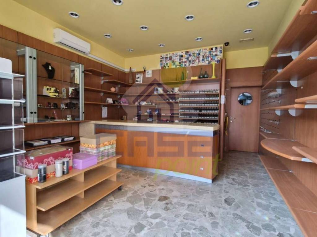 negozio in vendita a Luzzara in zona Villarotta