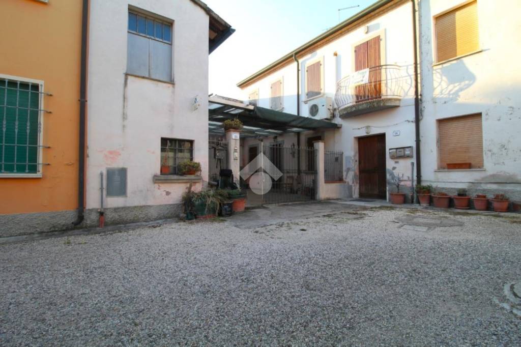 casa indipendente in vendita a Luzzara