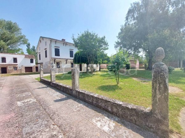 casa indipendente in vendita a Luzzara in zona Casoni