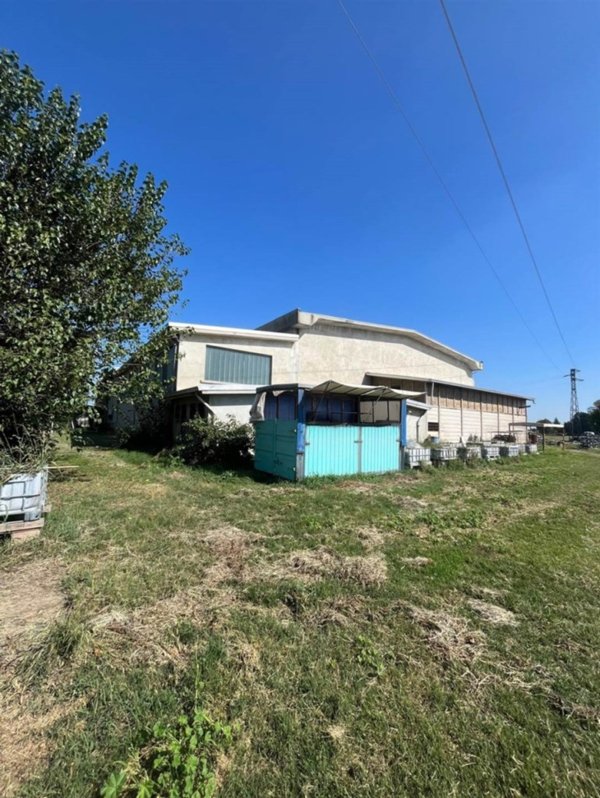 capannone in vendita a Luzzara in zona Villarotta