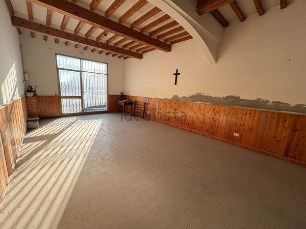 esavano in vendita a Luzzara
