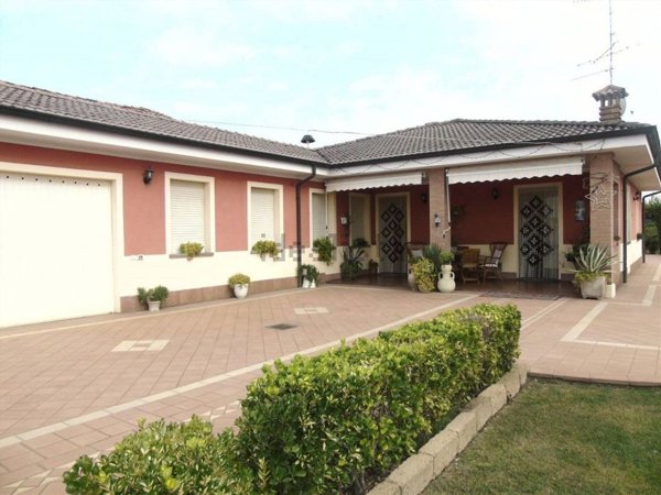 casa indipendente in vendita a Luzzara