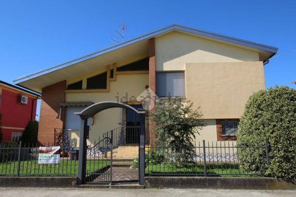 casa indipendente in vendita a Luzzara