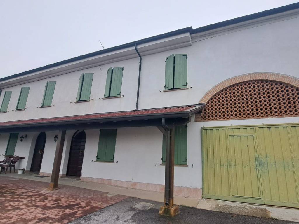 casa indipendente in vendita a Luzzara