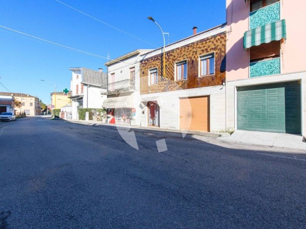 casa indipendente in vendita a Luzzara in zona Villarotta