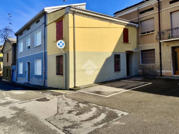 casa indipendente in vendita a Luzzara