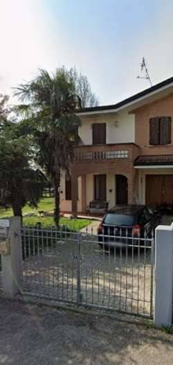 casa indipendente in vendita a Luzzara in zona Casoni