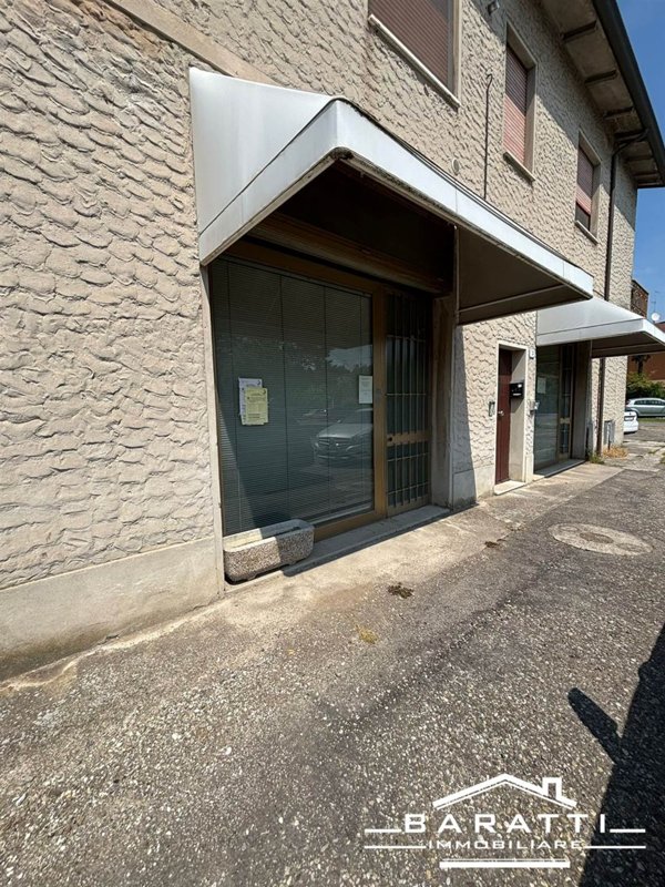 negozio in vendita a Luzzara