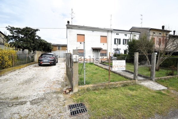 casa indipendente in vendita a Luzzara in zona Casoni