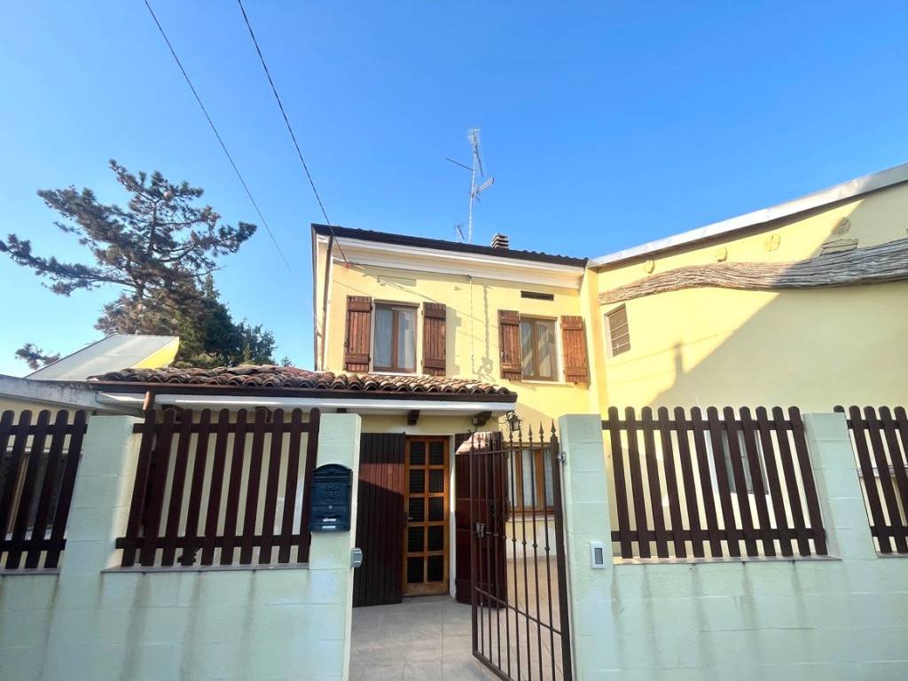 casa indipendente in vendita a Luzzara