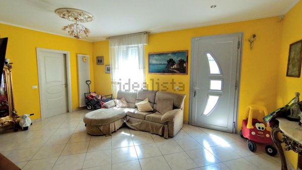 casa indipendente in vendita a Luzzara in zona Villarotta