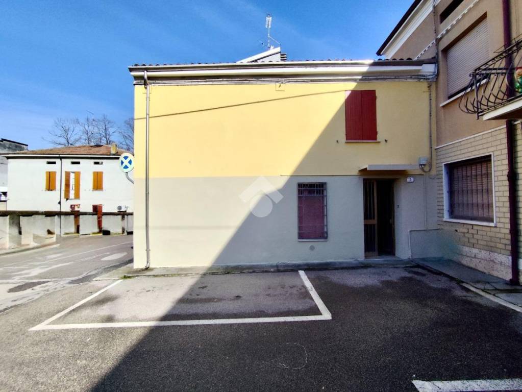 casa indipendente in vendita a Luzzara