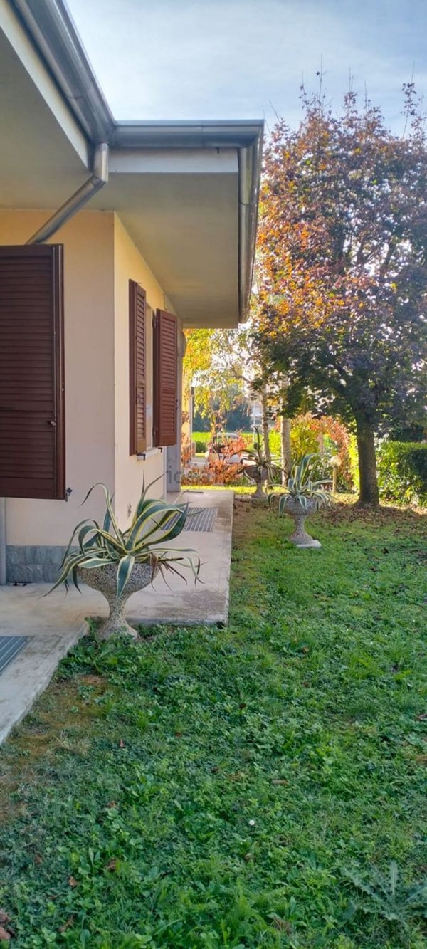 casa indipendente in vendita a Luzzara in zona Villarotta