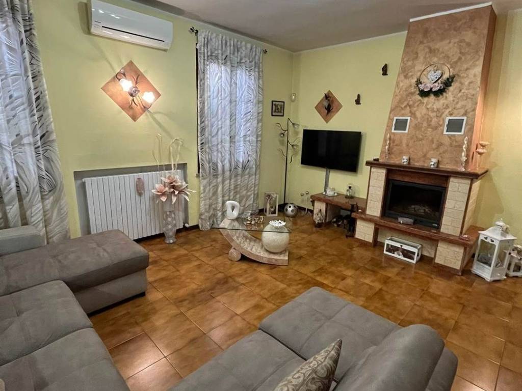 casa indipendente in vendita a Luzzara