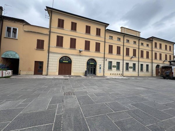 intera palazzina in vendita a Luzzara