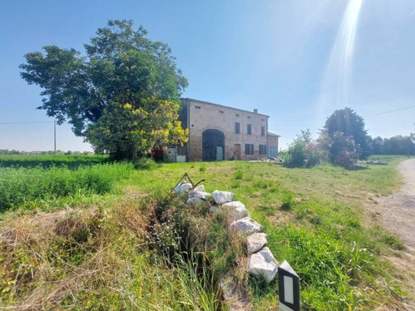 casa indipendente in vendita a Luzzara