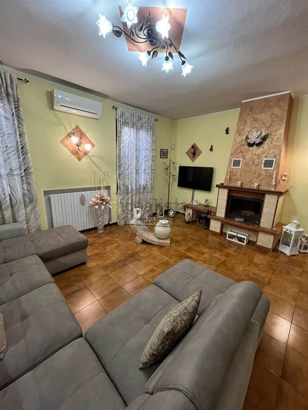 casa semindipendente in vendita a Luzzara