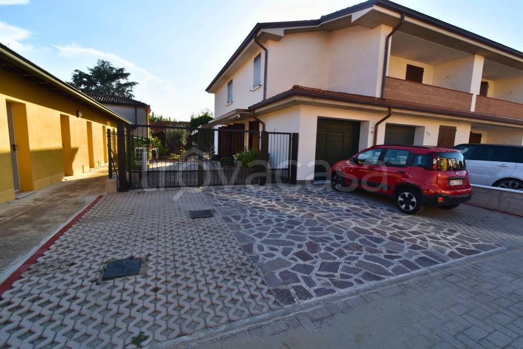 casa indipendente in vendita a Luzzara