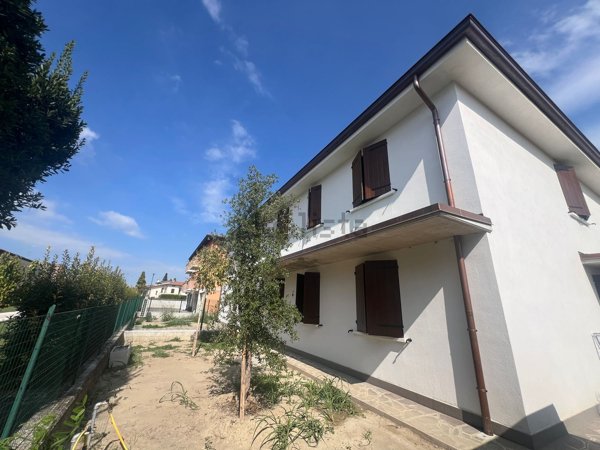 casa indipendente in vendita a Luzzara