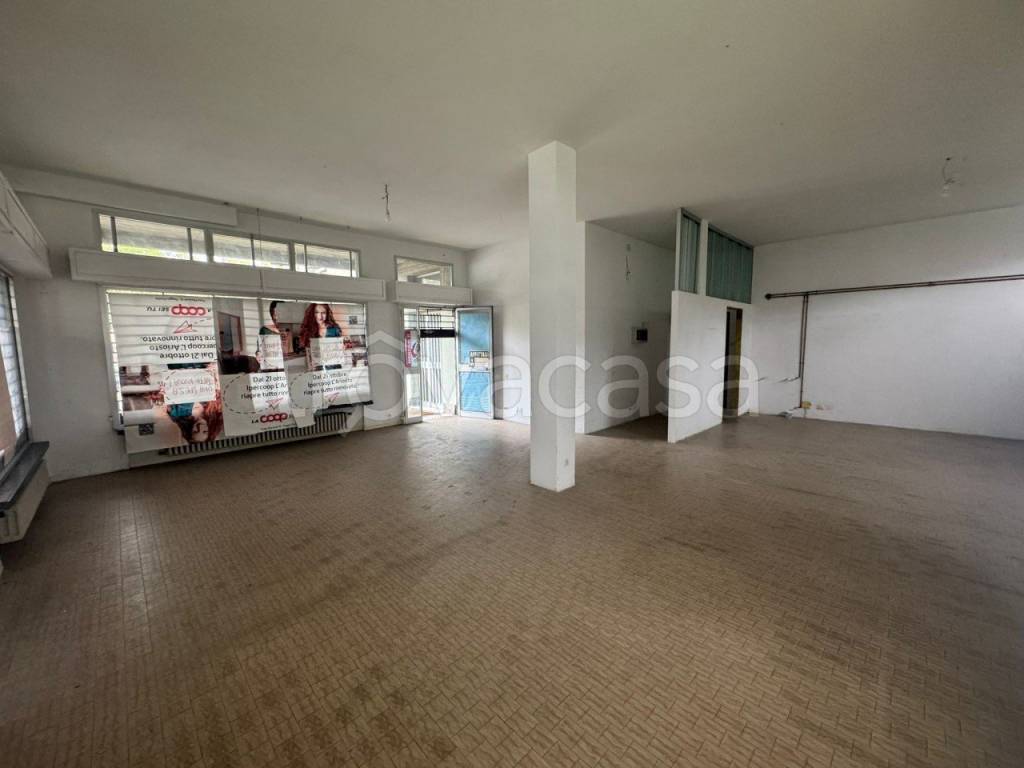 negozio in vendita a Montecchio Emilia