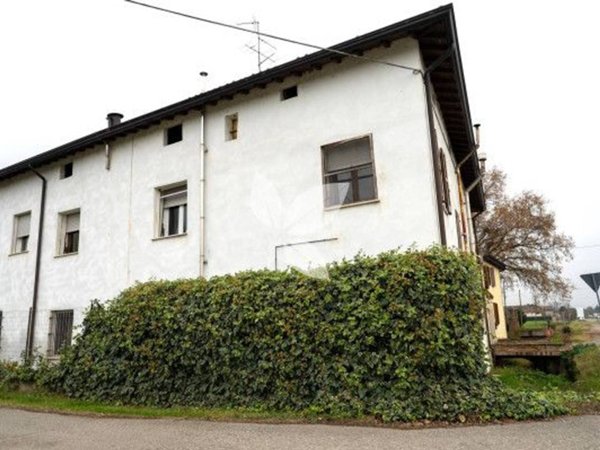 casa indipendente in vendita a Montecchio Emilia