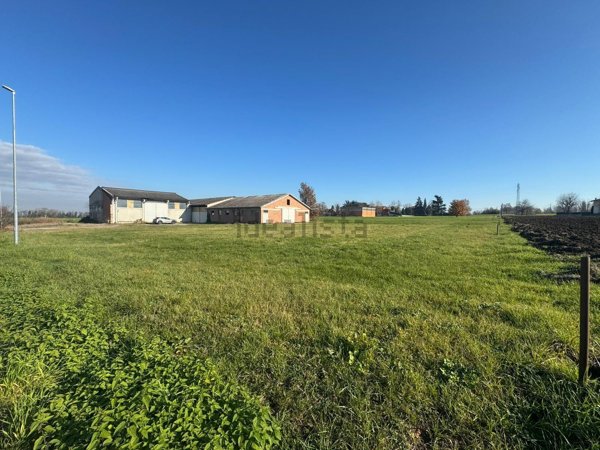terreno edificabile in vendita a Montecchio Emilia