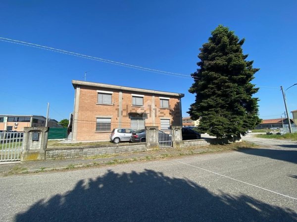capannone in vendita a Montecchio Emilia