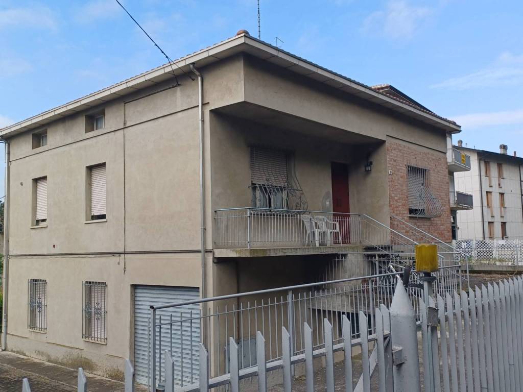 casa indipendente in vendita a Montecchio Emilia