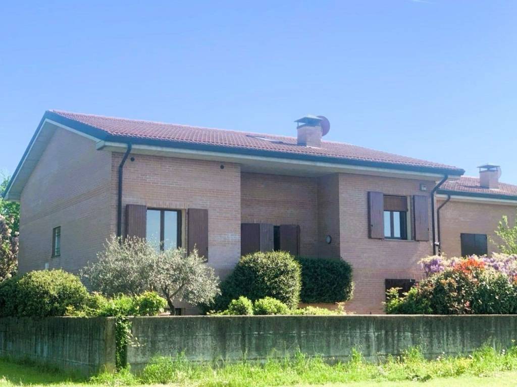 casa indipendente in vendita a Montecchio Emilia