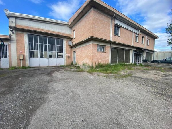 locale commerciale in vendita a Montecchio Emilia