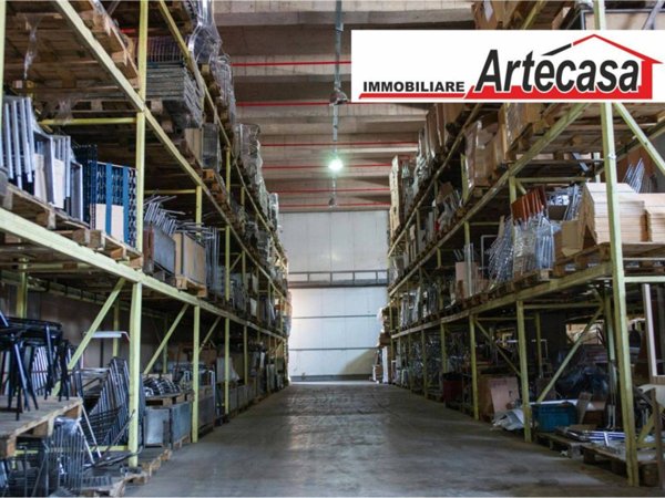 locale commerciale in vendita a Montecchio Emilia