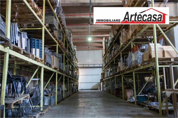 locale commerciale in vendita a Montecchio Emilia