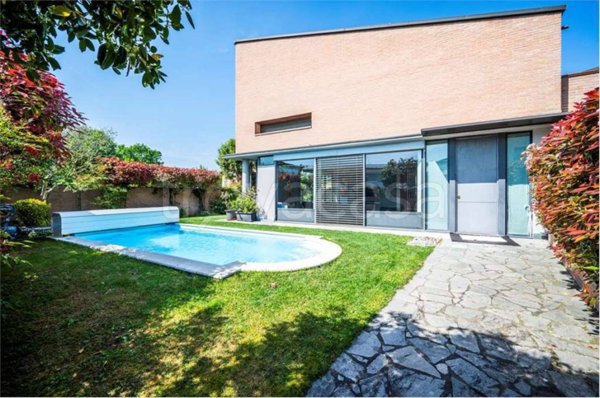 casa indipendente in vendita a Montecchio Emilia
