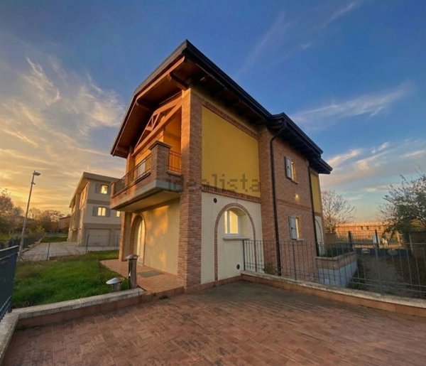 quadrivano in vendita a Montecchio Emilia