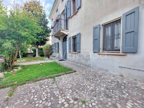 casa indipendente in vendita a Novellara in zona San Bernardino