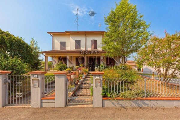 casa indipendente in vendita a Novellara