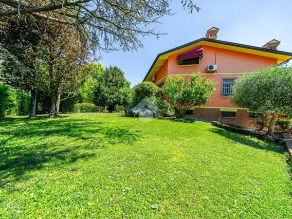 casa indipendente in vendita a Novellara