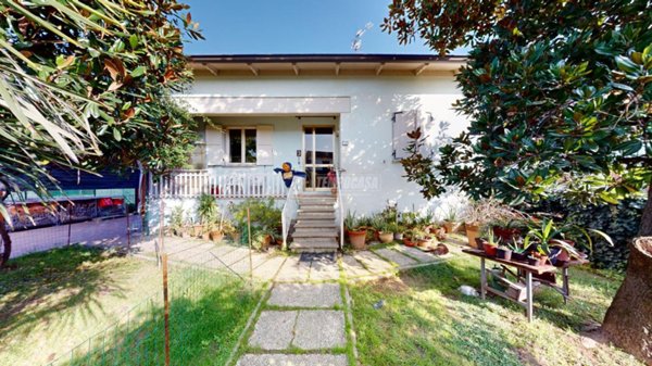 casa indipendente in vendita a Novellara