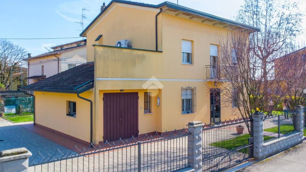 casa indipendente in vendita a Novellara