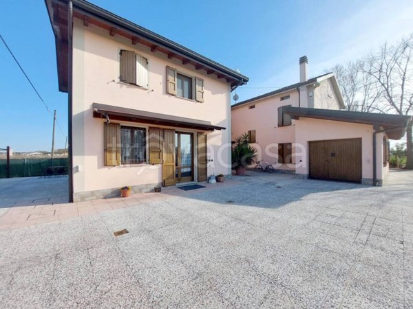 casa indipendente in vendita a Novellara